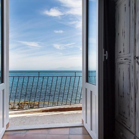 Nereidi Bed & Breakfast Санта Флавия Екстериор снимка