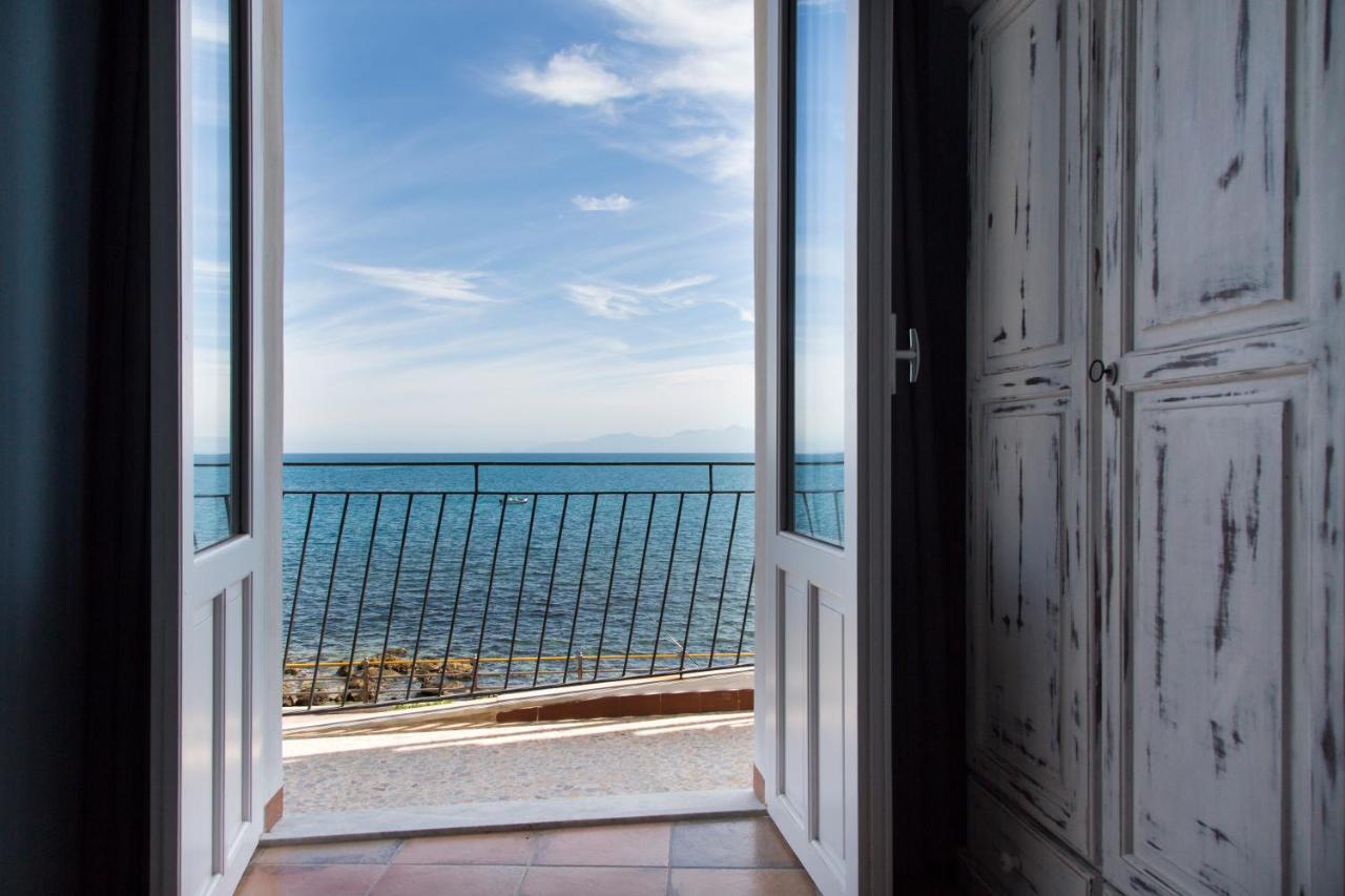 Nereidi Bed & Breakfast Санта Флавия Екстериор снимка