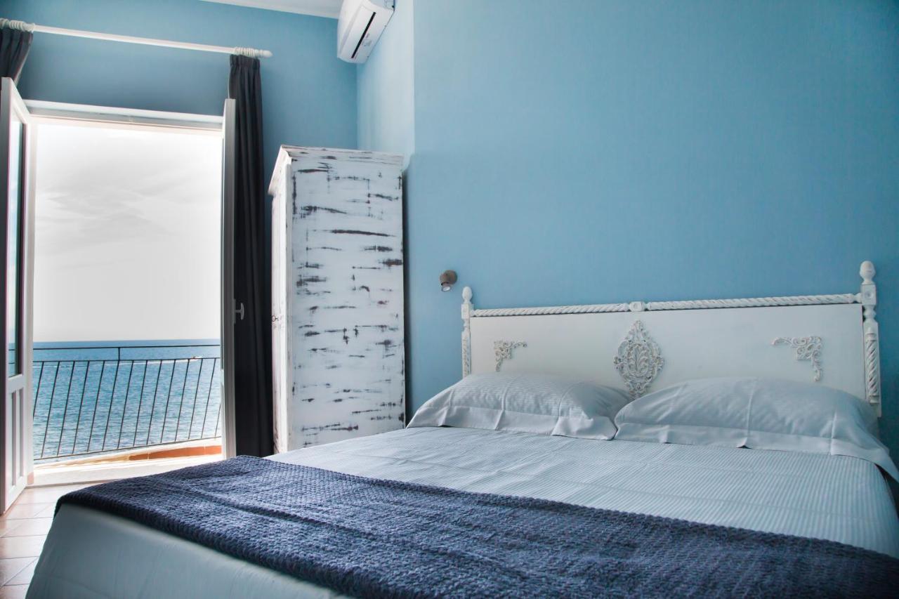 Nereidi Bed & Breakfast Санта Флавия Екстериор снимка