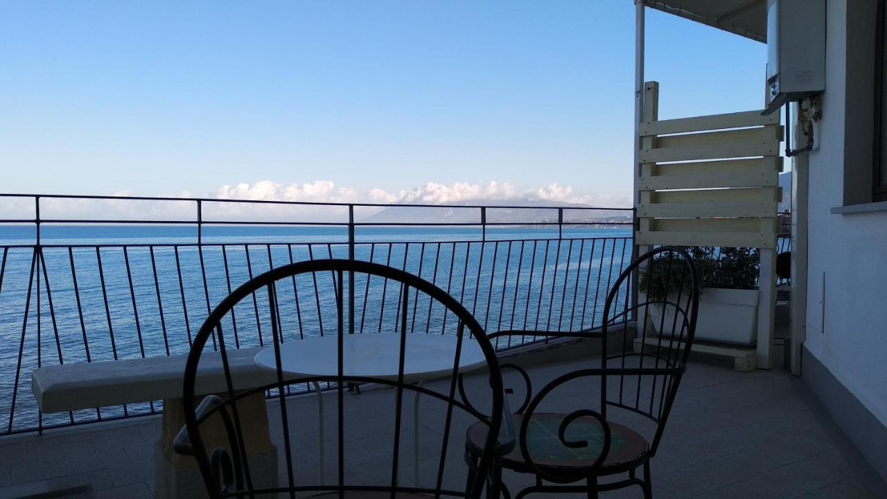 Nereidi Bed & Breakfast Санта Флавия Екстериор снимка